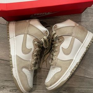 Nike Dunks - Tan